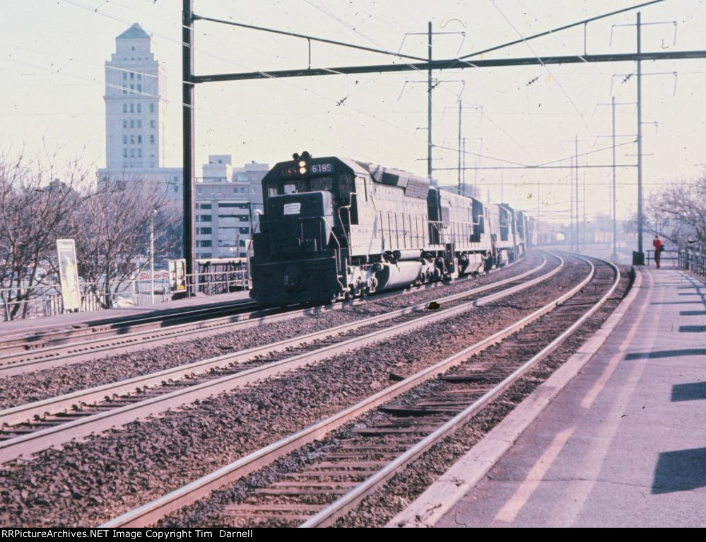 PC 6195 on freight EV-4